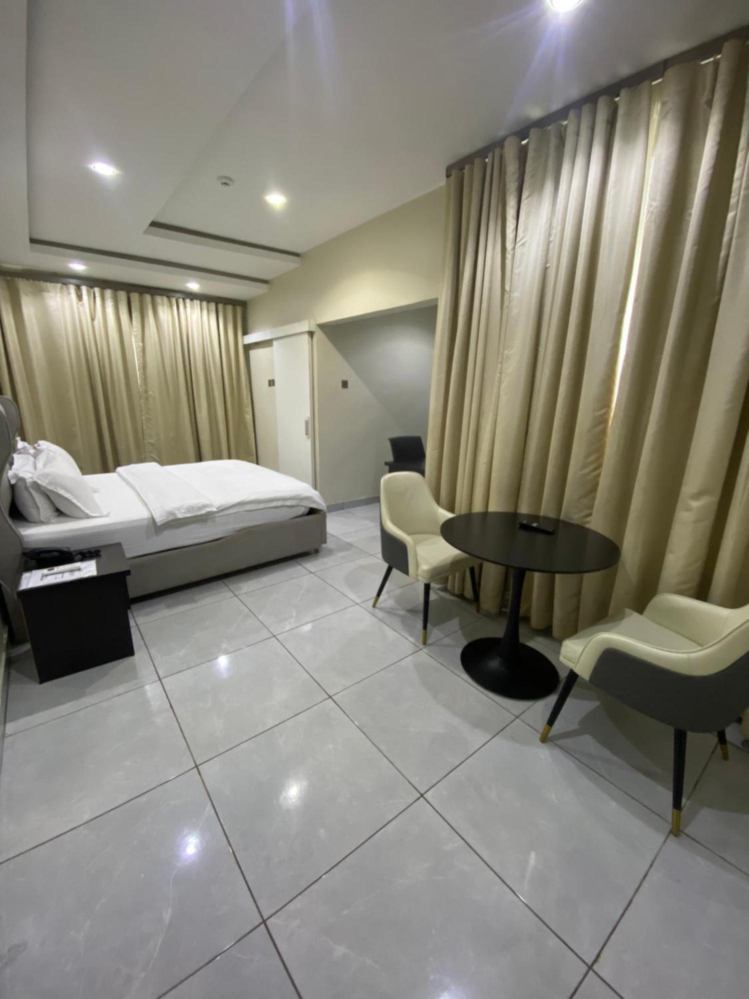Emmaag Hotel, อิบาดัน ภายนอก รูปภาพ